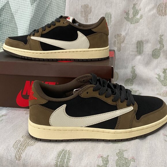 Travis Scott X Jordan 1 Low OG SP - Picture 1 of 7